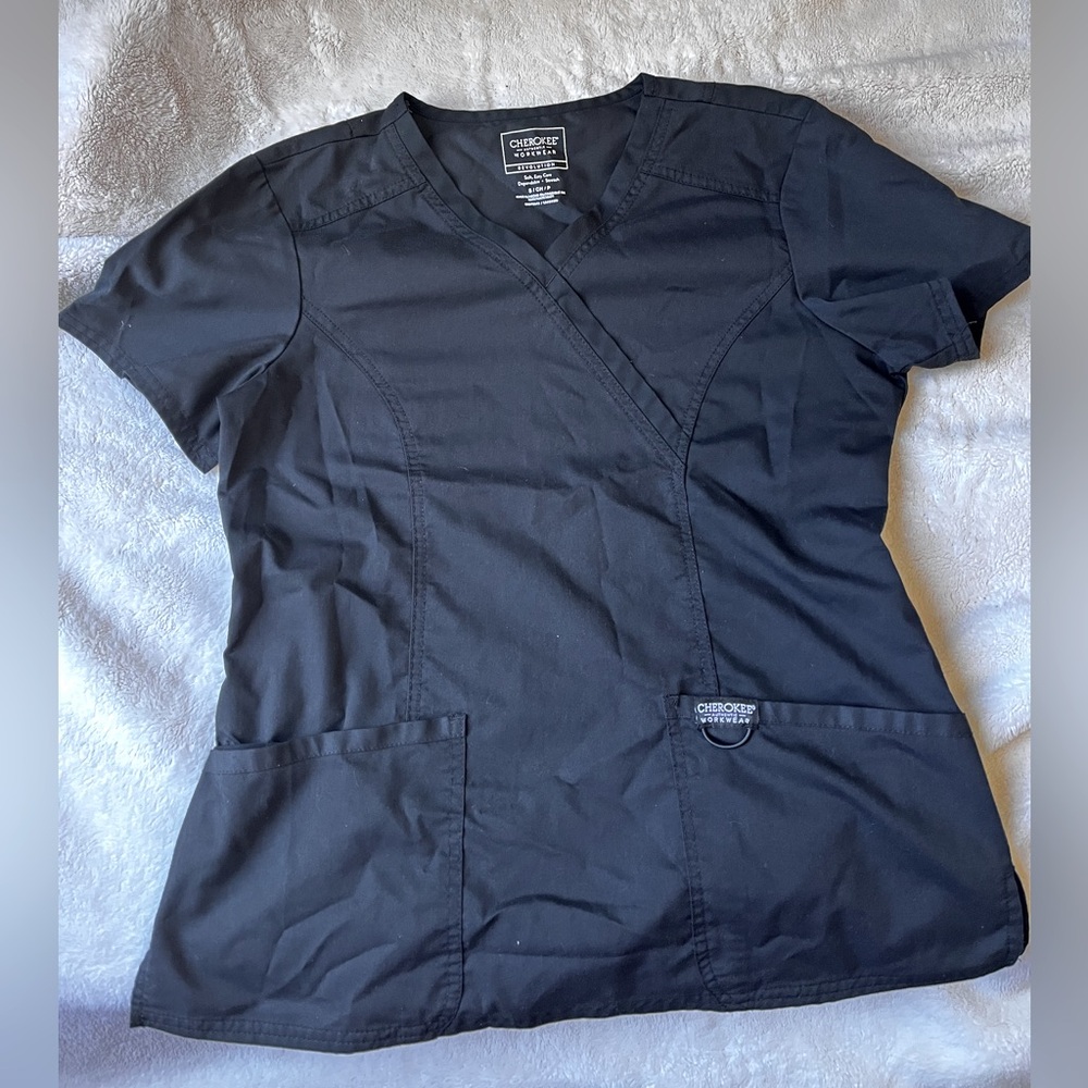 Cherokee scrub top